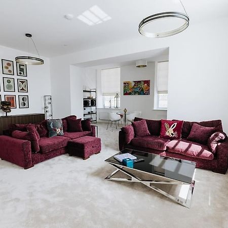 Bobbin Row - Grade 2 Listed Property With A Beautiful Design With Access To Leeds Leeds  Luaran gambar