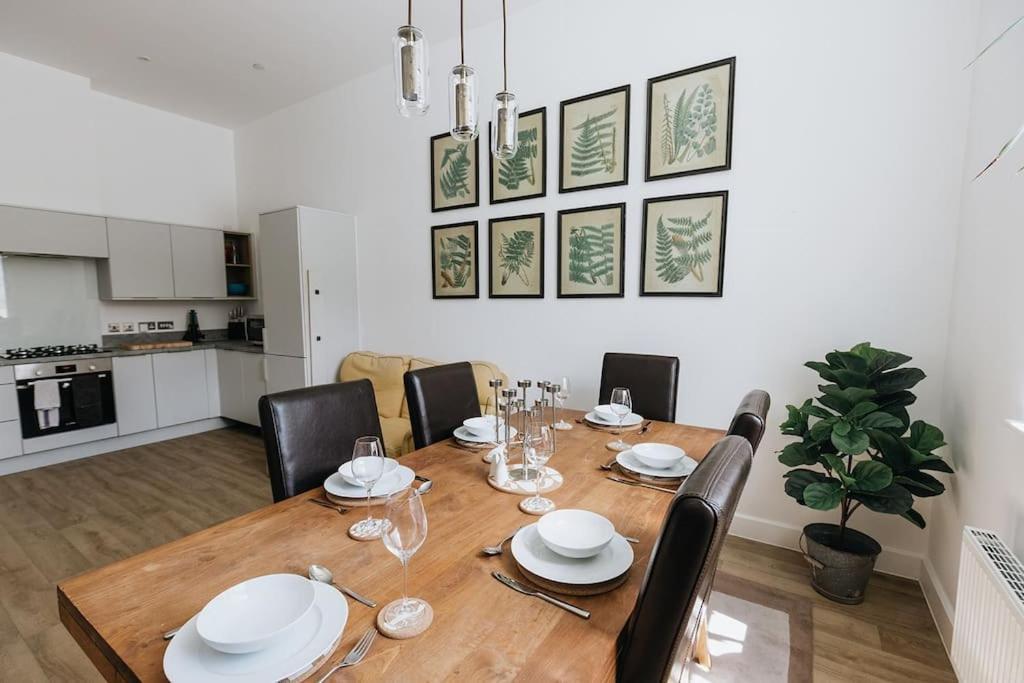 Bobbin Row - Grade 2 Listed Property With A Beautiful Design With Access To Leeds Leeds  Luaran gambar