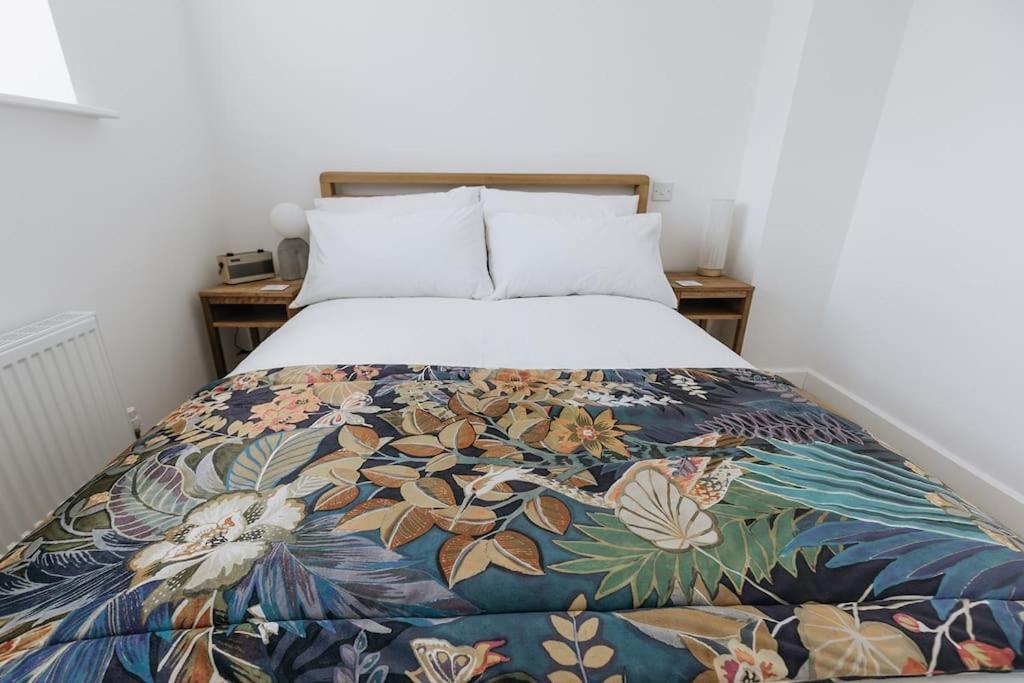 Bobbin Row - Grade 2 Listed Property With A Beautiful Design With Access To Leeds Leeds  Luaran gambar