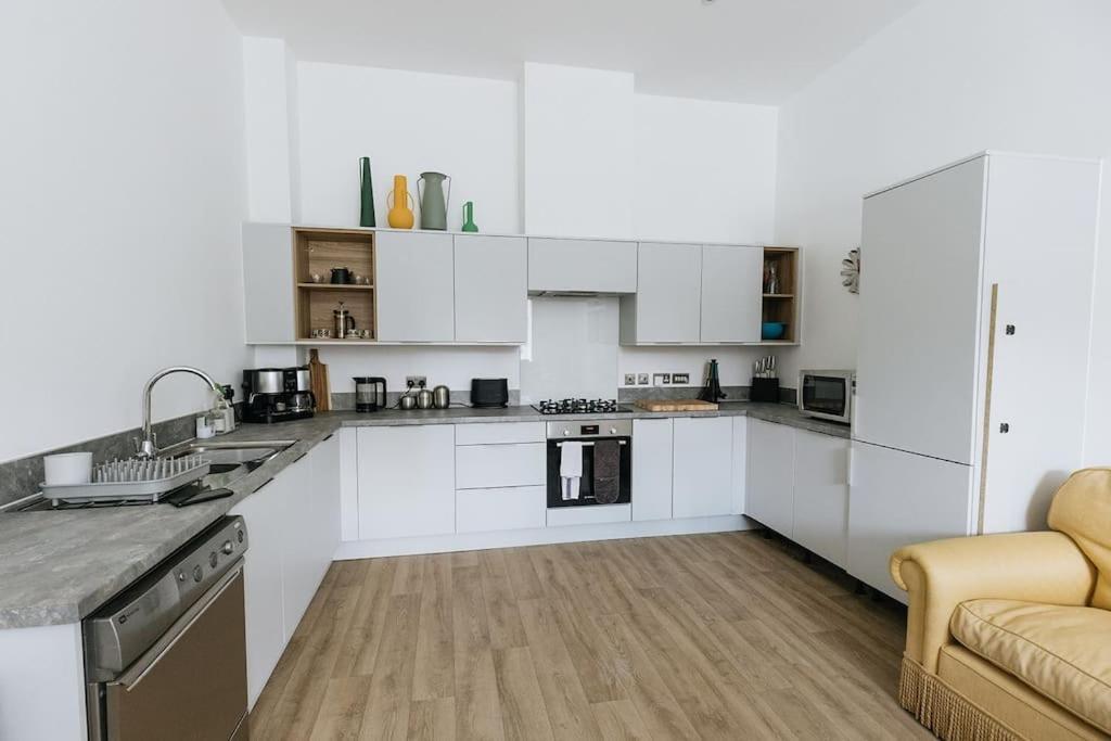 Bobbin Row - Grade 2 Listed Property With A Beautiful Design With Access To Leeds Leeds  Luaran gambar