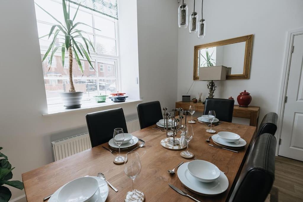 Bobbin Row - Grade 2 Listed Property With A Beautiful Design With Access To Leeds Leeds  Luaran gambar